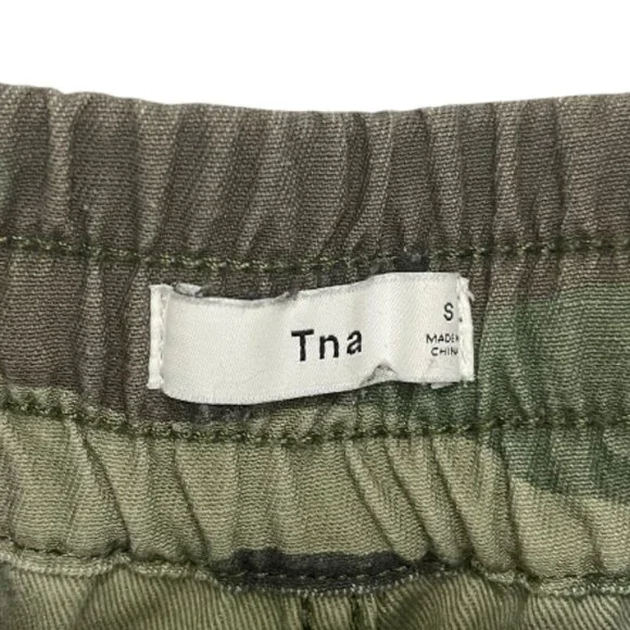 TNA Alix High Waisted Elastic Cuff Camo Print Ankle Jogger Pants Green Small EUC - Picture 9 of 11
